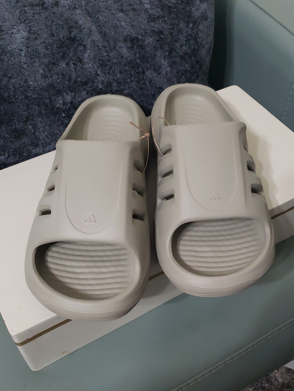 adidas Mens Slide Sandals in Light Gray Size 13/14